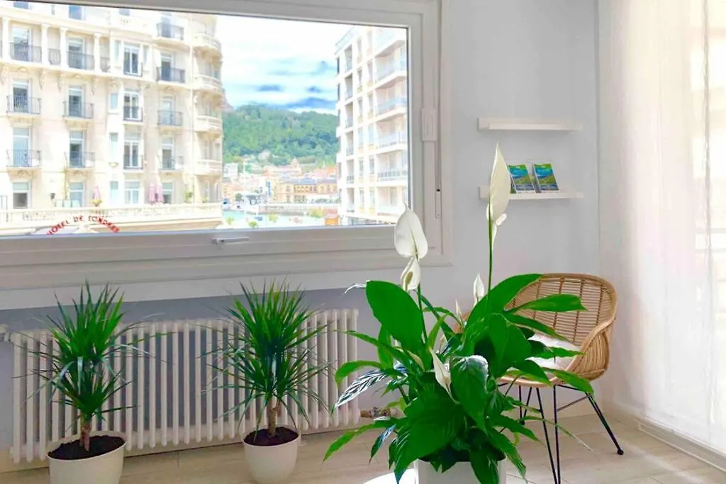 New Gorgeous Central Apartment - Beachfront - 3 Bd سان سيباستيان