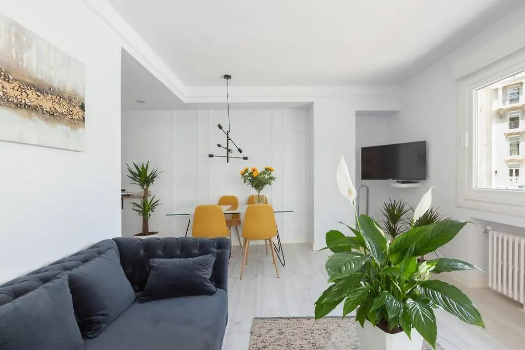 New Gorgeous Central Apartment - Beachfront - 3 Bd سان سيباستيان