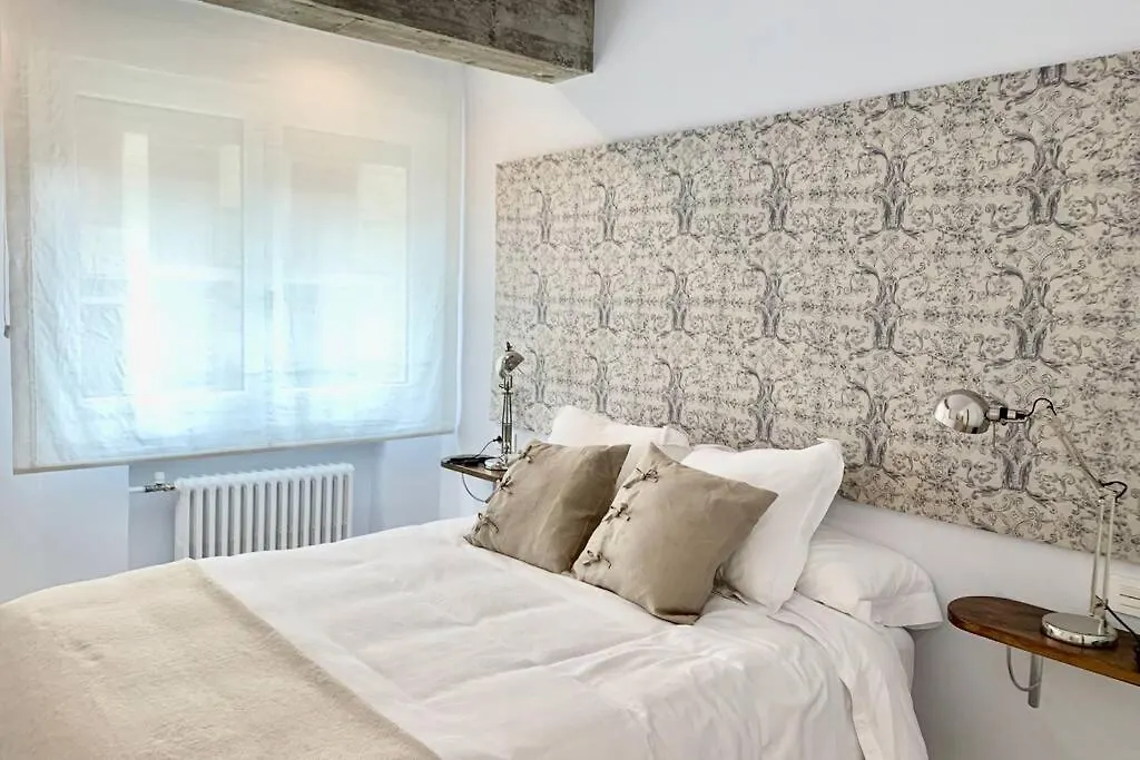New Gorgeous Central Apartment - Beachfront - 3 Bd سان سيباستيان