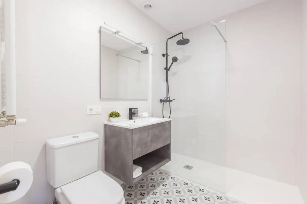 New Gorgeous Central Apartment - Beachfront - 3 Bd سان سيباستيان