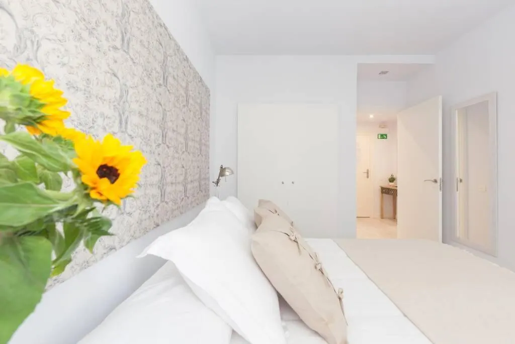 New Gorgeous Central Apartment - Beachfront - 3 Bd سان سيباستيان